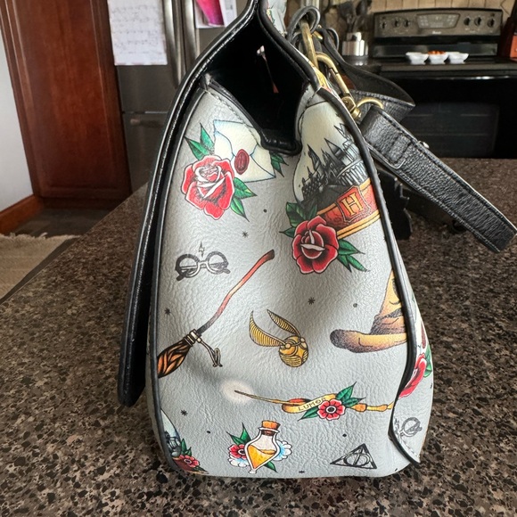 LOUNGEFLY • HARRY POTTER TATTOO - Picture 2 of 5